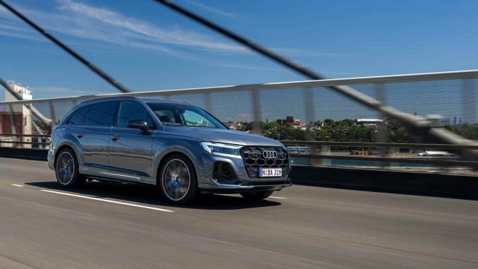 Audi Q7 55 TFSI driving 1