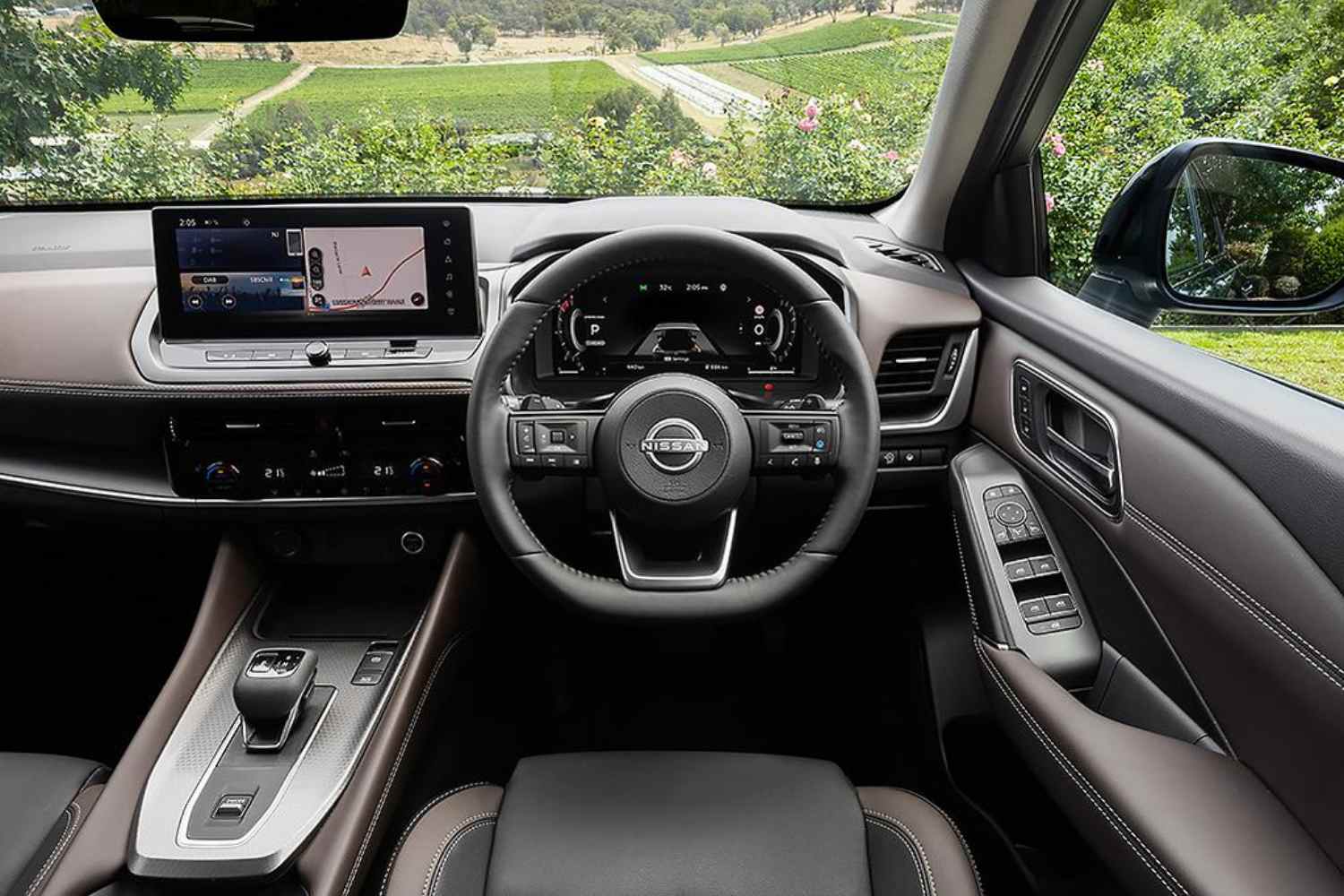 Nissan QASHQAI Ti 2025 interior front 1