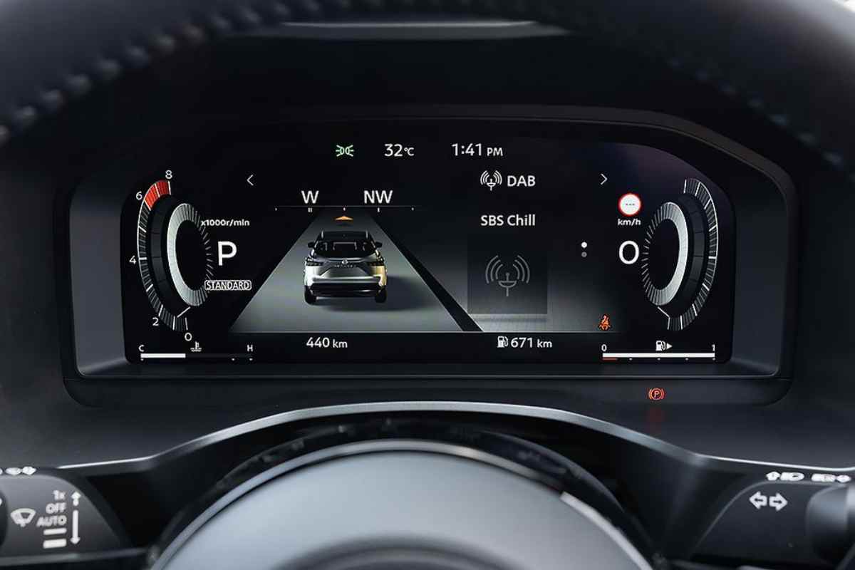 Nissan QASHQAI Ti 2025 interior front screen 2