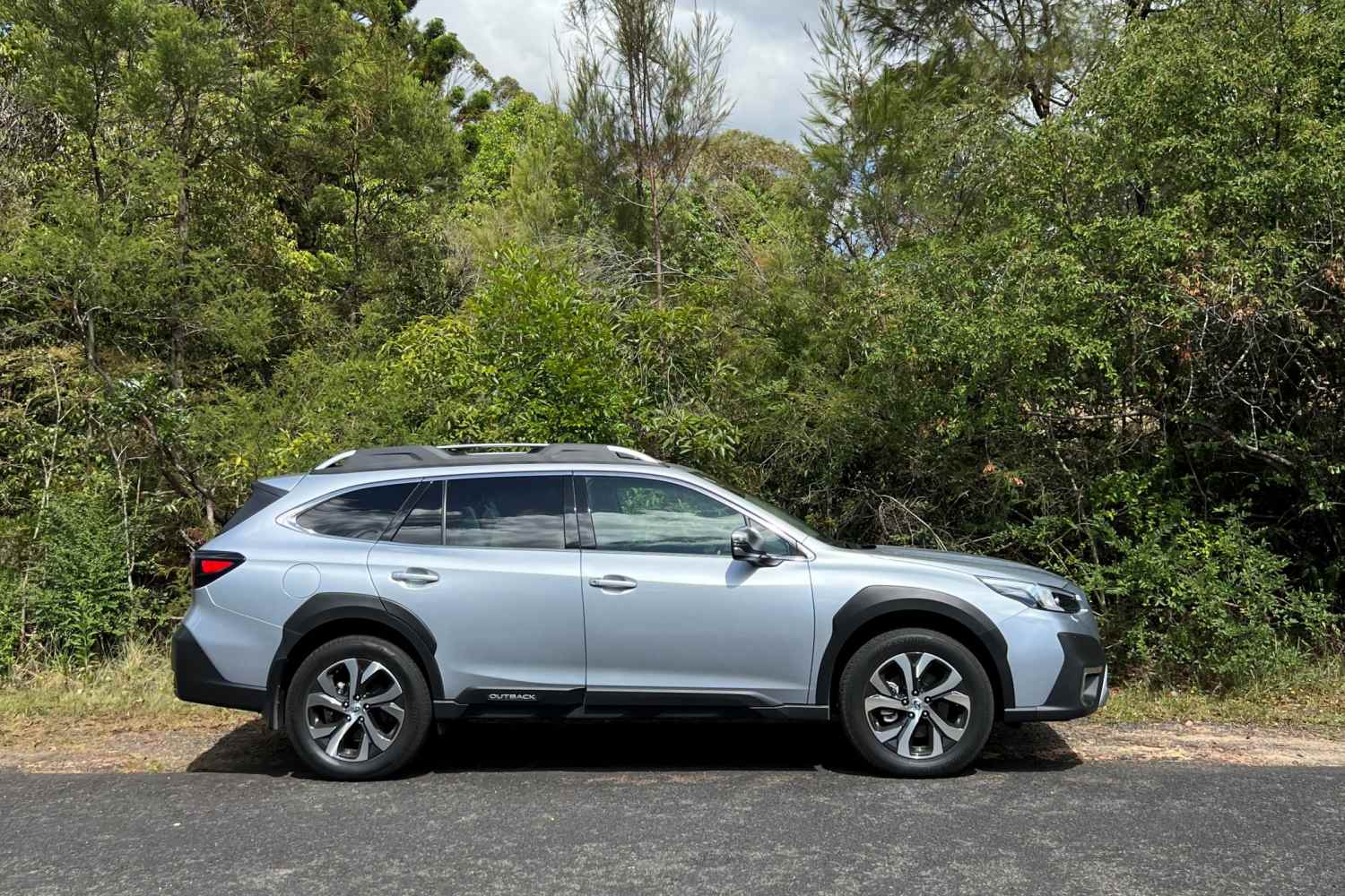 2023 Subaru Outback Touring profile