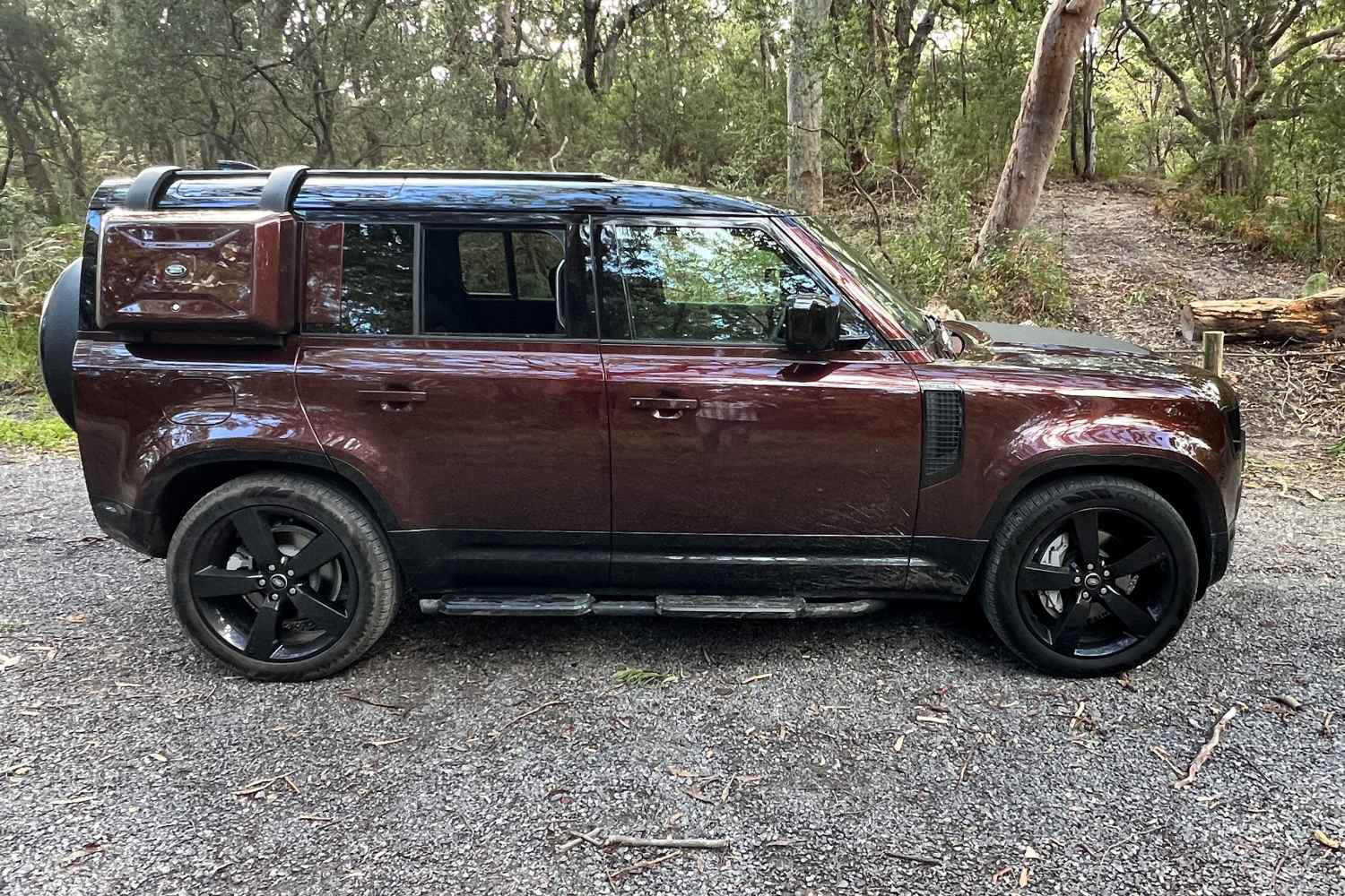Land Rover Defender 110 Sedona profile exterior 1