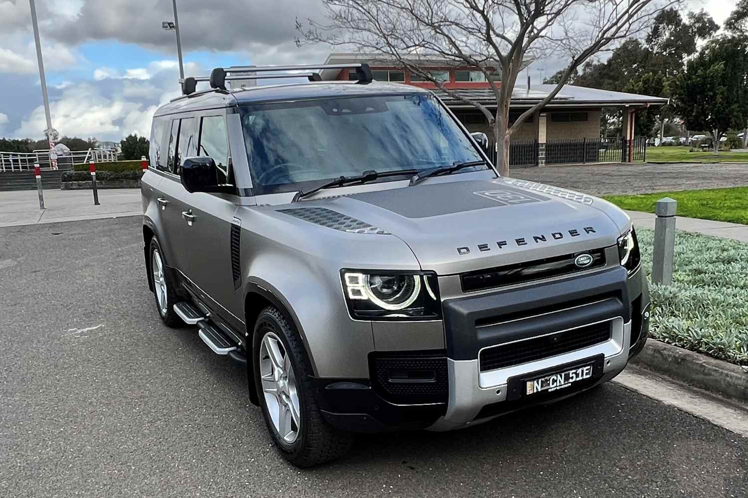 Land Rover Defender 130 x-dynamic D350 front quarter 1