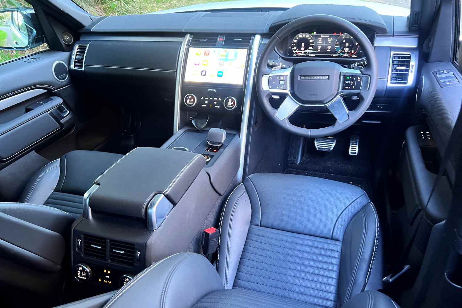 Land Rover Discovery D350 35TH Anniversary edition front interior 1