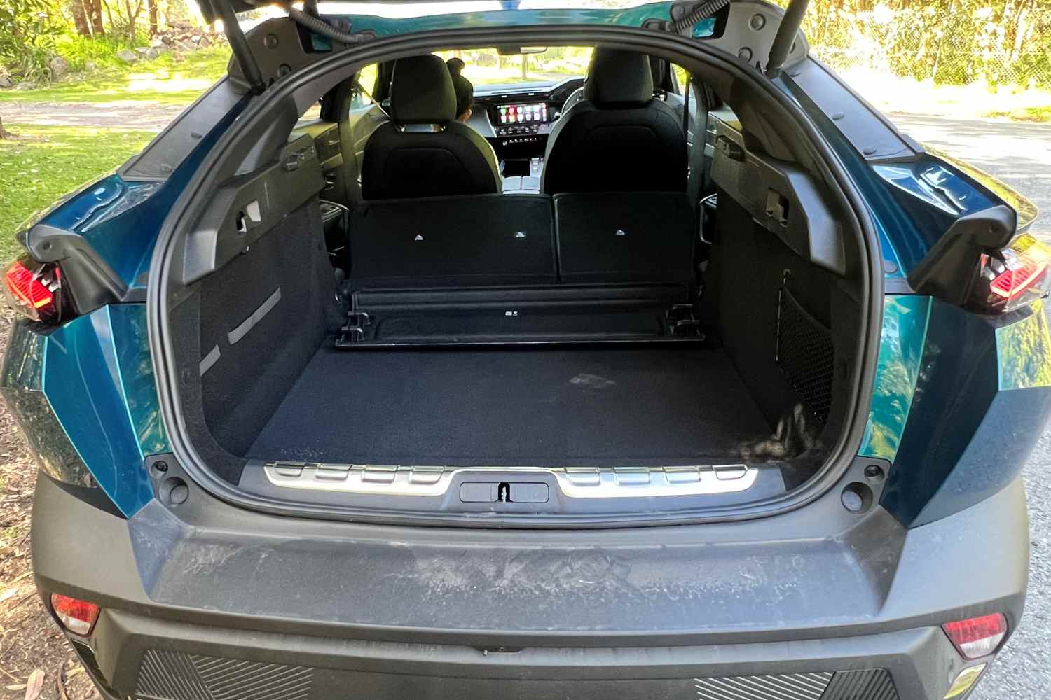 Peugeot 408 GT Hybrid boot 1
