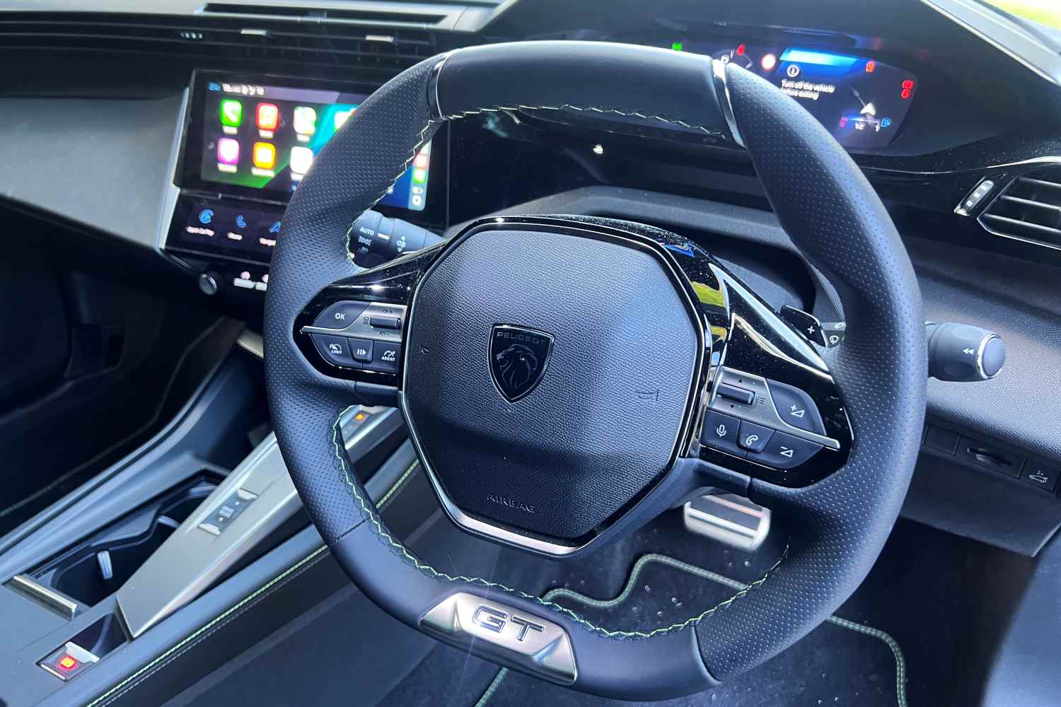 Peugeot 408 GT Hybrid front interior 2