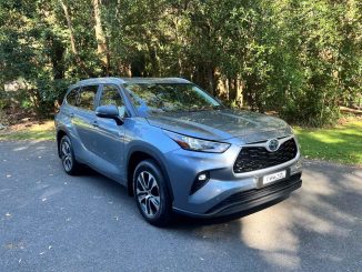 Tpypta Kluger GXL Hybrid front quarter 1