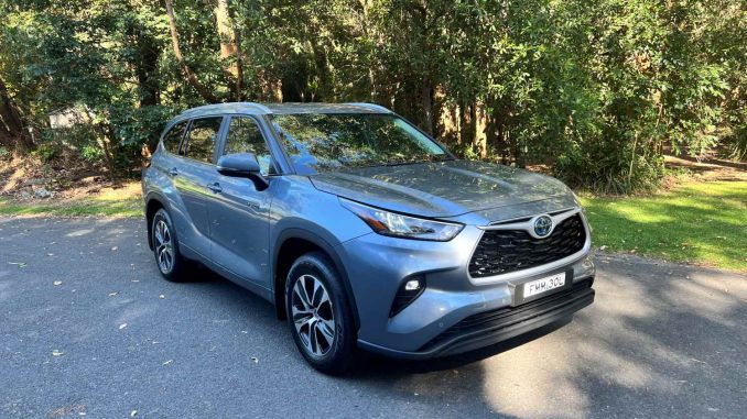 Tpypta Kluger GXL Hybrid front quarter 1