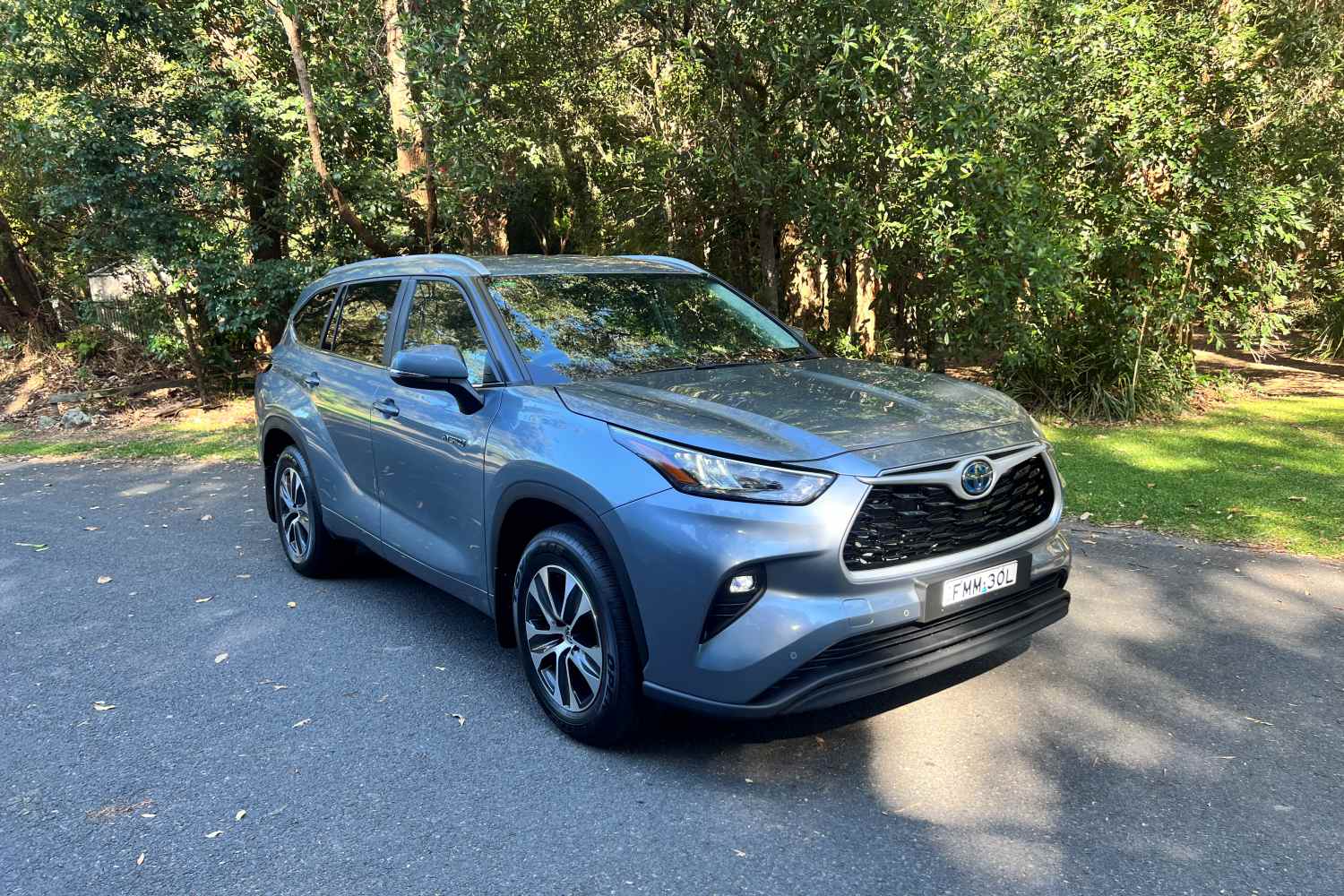 Tpypta Kluger GXL Hybrid front quarter 1