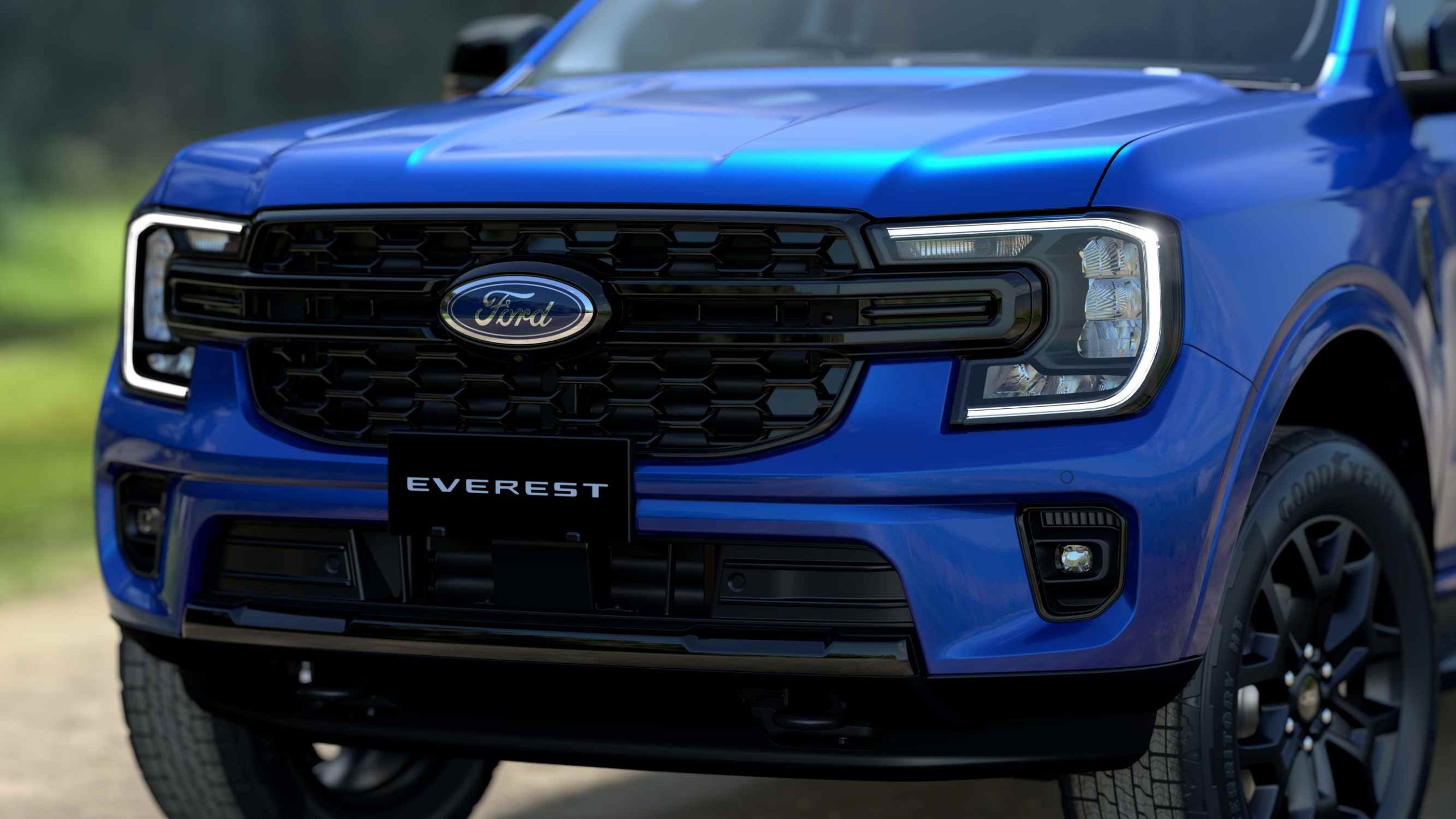 Everest_Sport_Bi-Turbo Grille - Lightning Blue