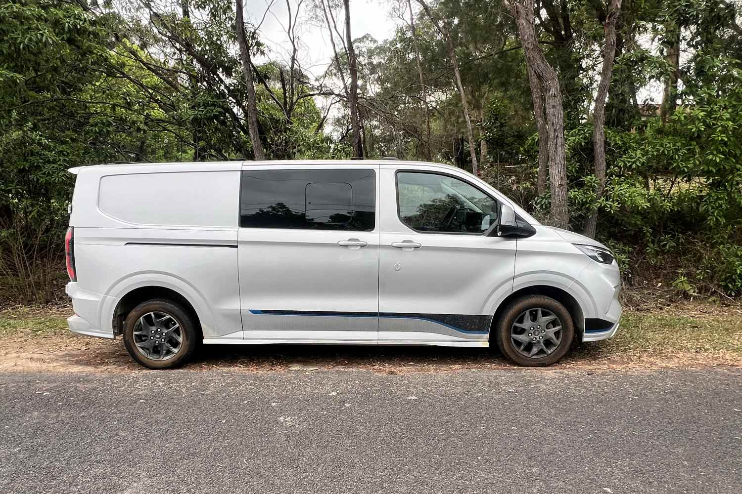 Ford Transit Custom Sport five seat LWB exterior profile 1