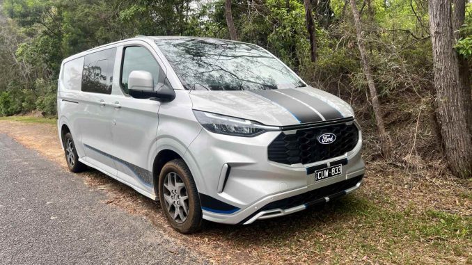Ford Transit Custom Sport five seat exterior front quarter 1