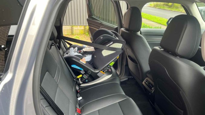 Haval H7 back seat with baby seat 1