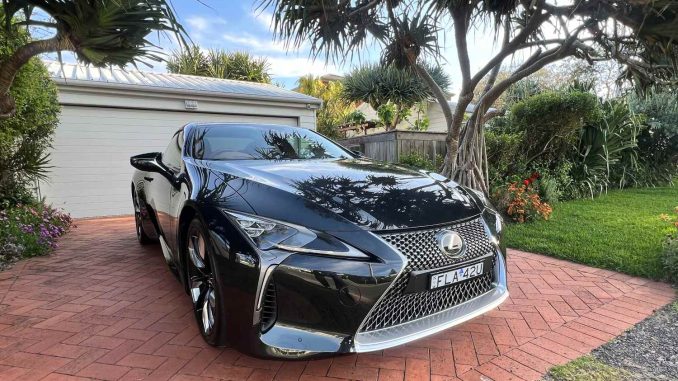Lexus LC500h coupe front quarter 1