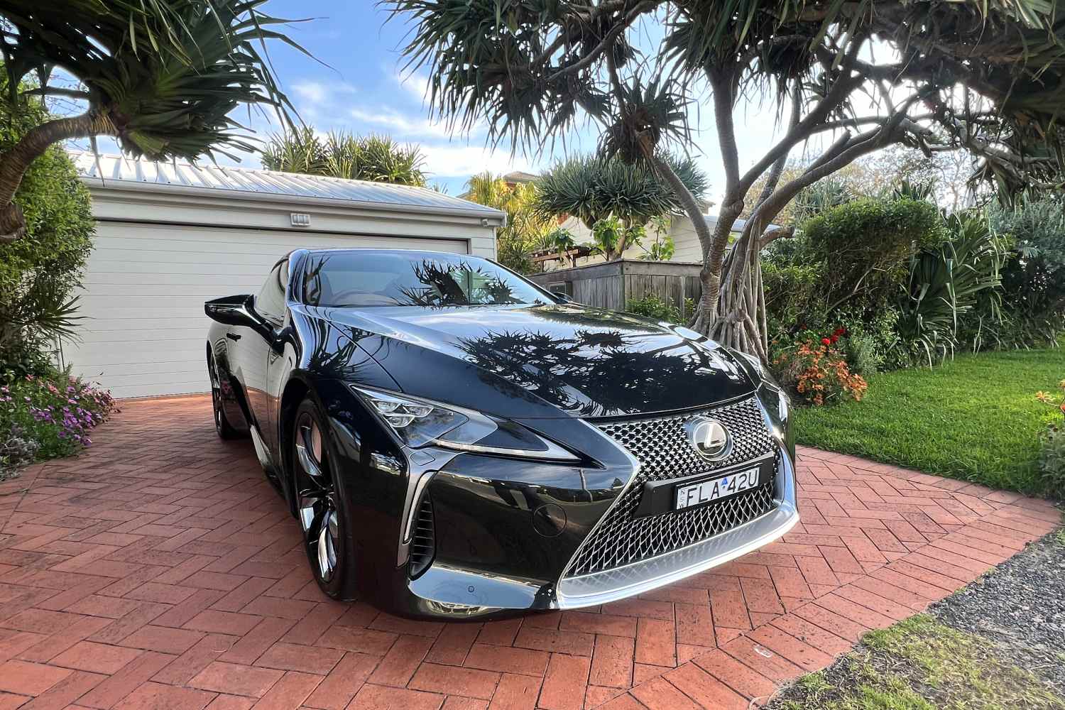 Lexus LC500h coupe front quarter 1