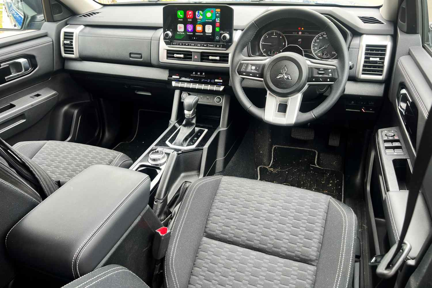 Mitsubishi Triton GLS Dual cab tray back 4WD Ute Interior front 1