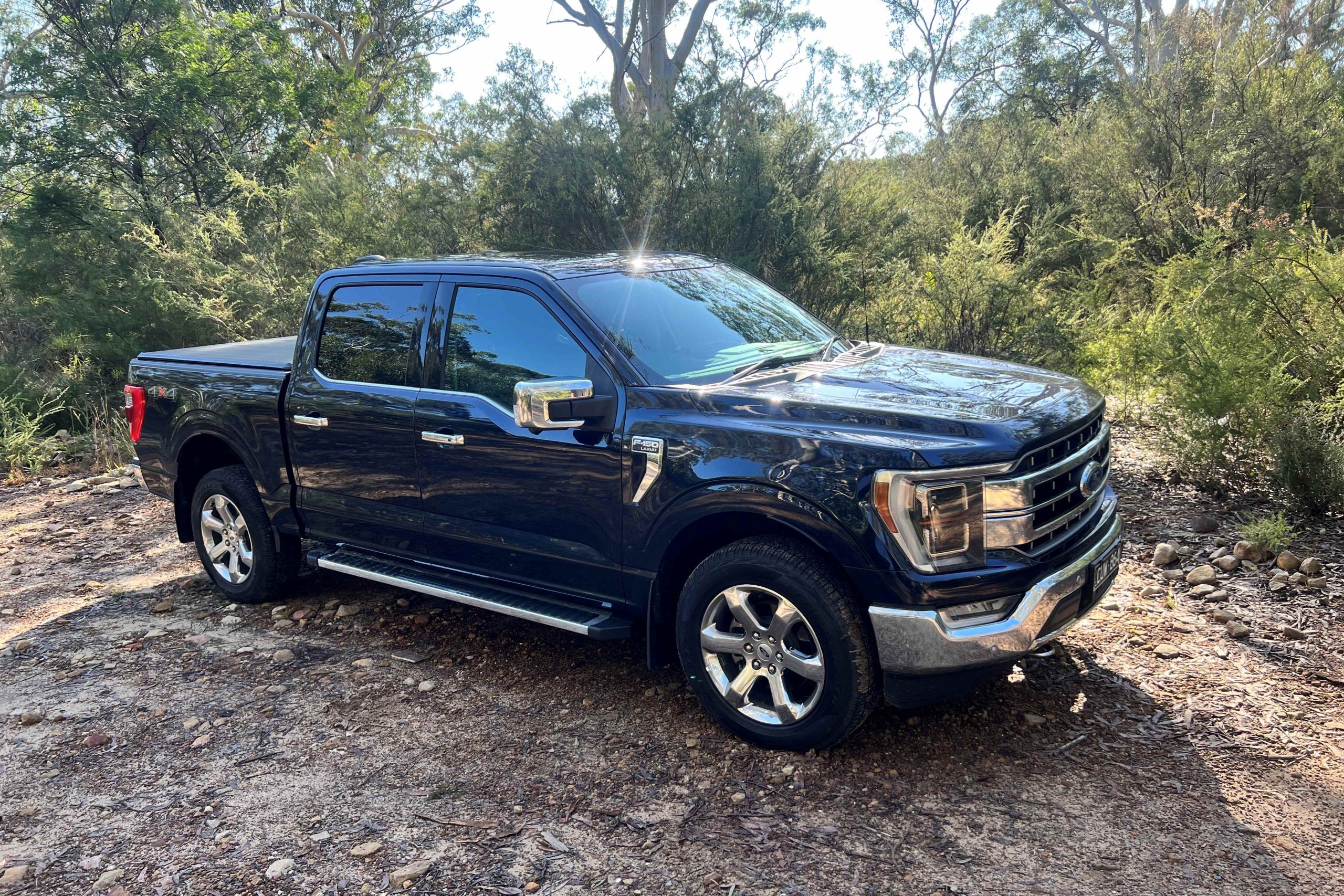 Ford F-150 Lariat front quarter 2