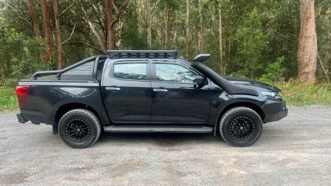 Mazda BT-50 GT profile 1