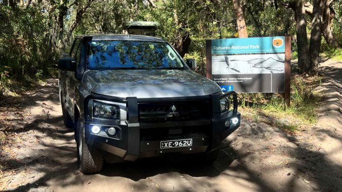 Mitsubishi Triton GKX DC Pick Up front grill 1