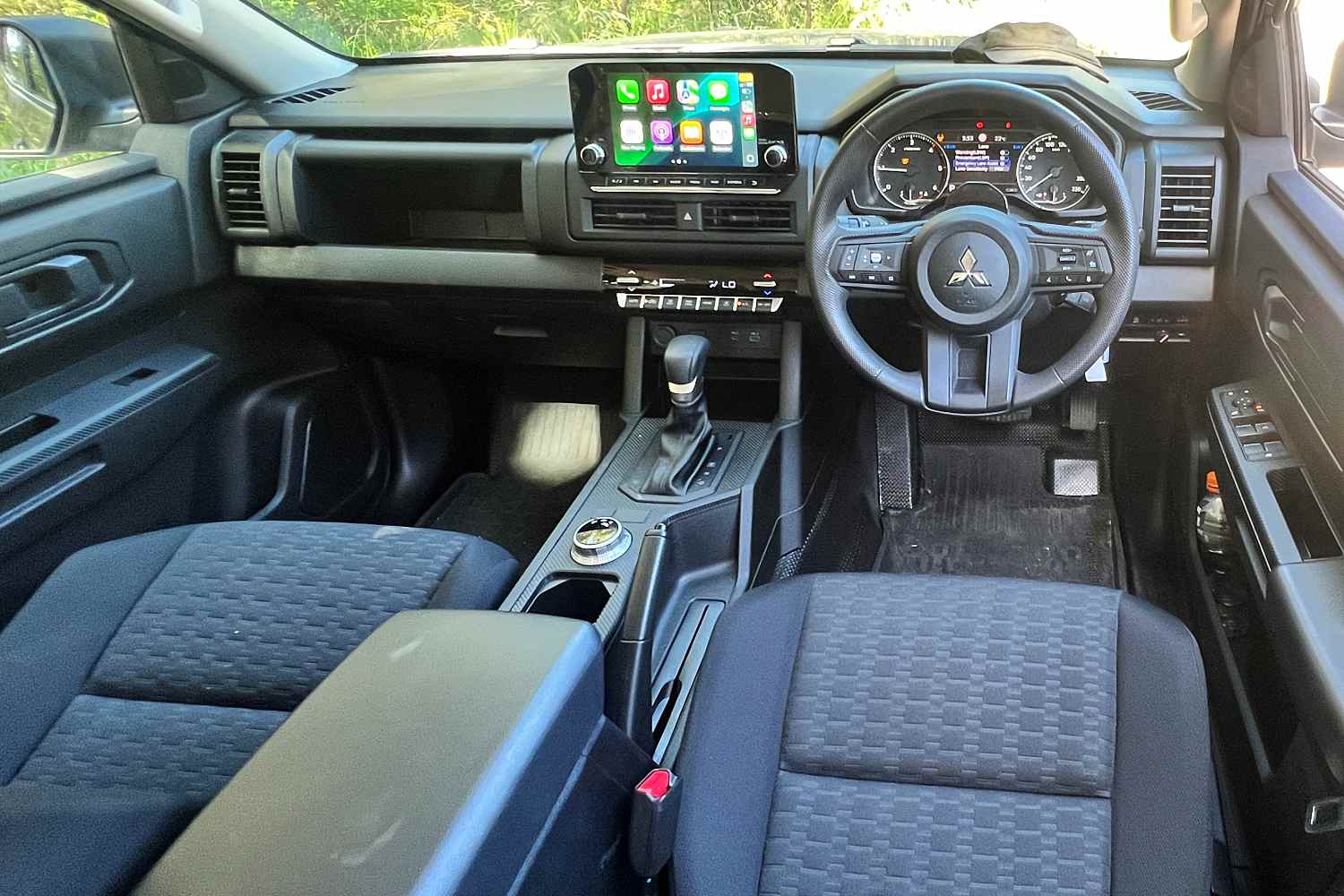 Mitsubishi Triton GKX DC Pick Up interior front 1