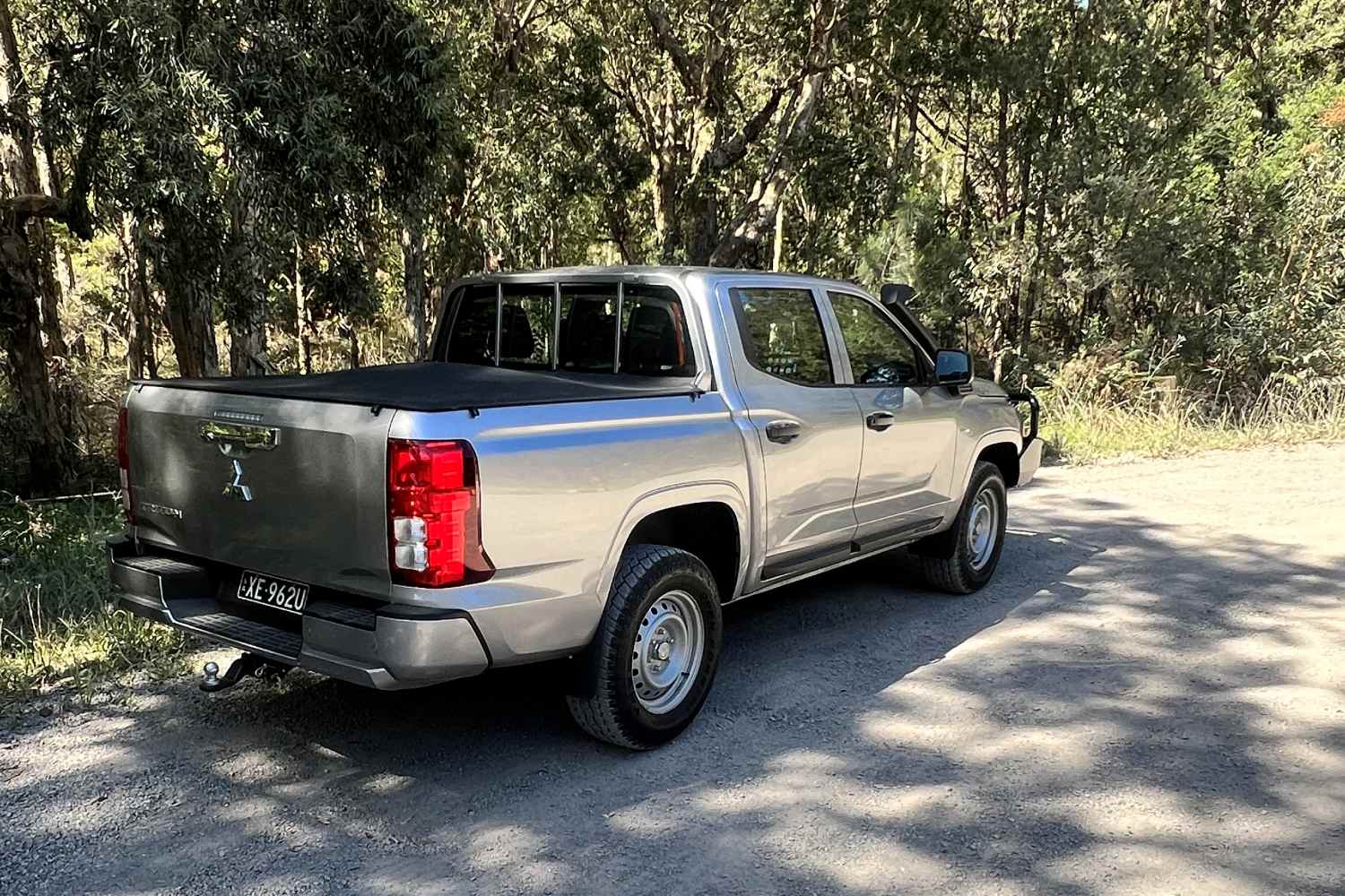 Mitsubishi Triton GKX DC Pick Up rear quarter 1