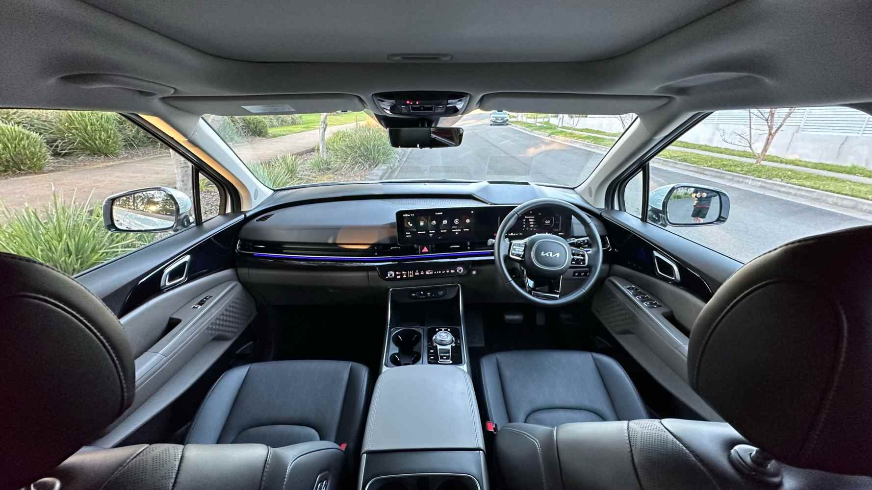 2025 Kia Carnival GT-Line hybrid front interior 1