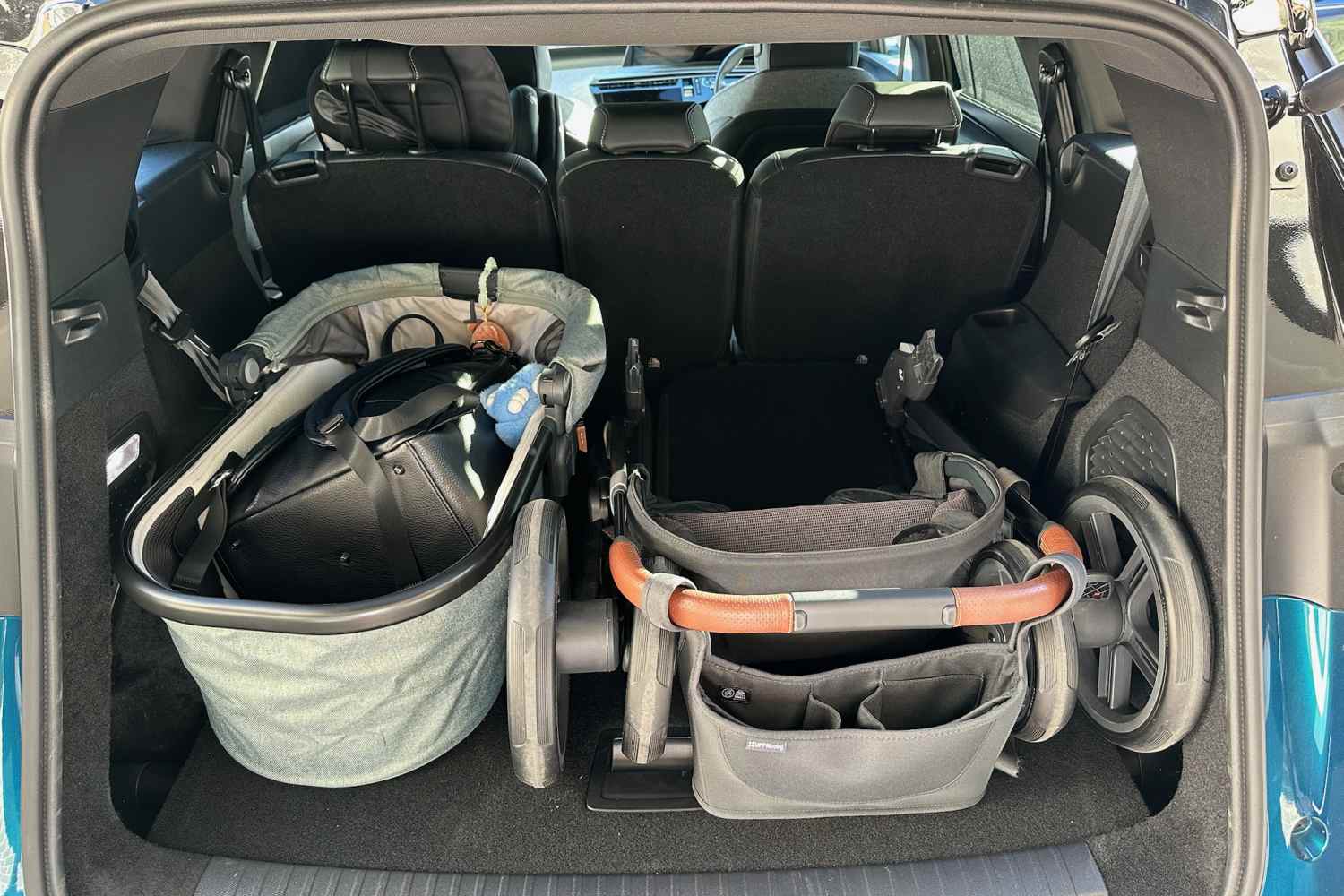 Peugeot 5008 GT Premium Hybrid boot 1