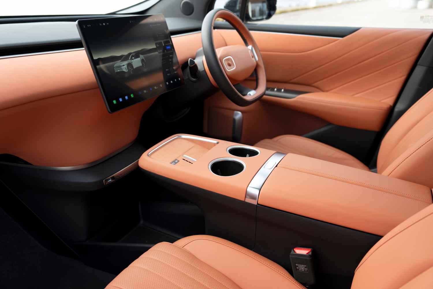 2025 DEEPAL E07 front interior showing floating storage 1