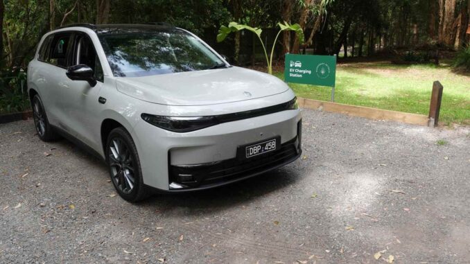 Leapmotor C10 REEV charging station 1