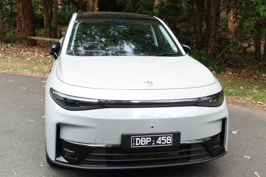 C Reev LeapMotor C10 REEV driven for 2026 review. - Motoring Minute