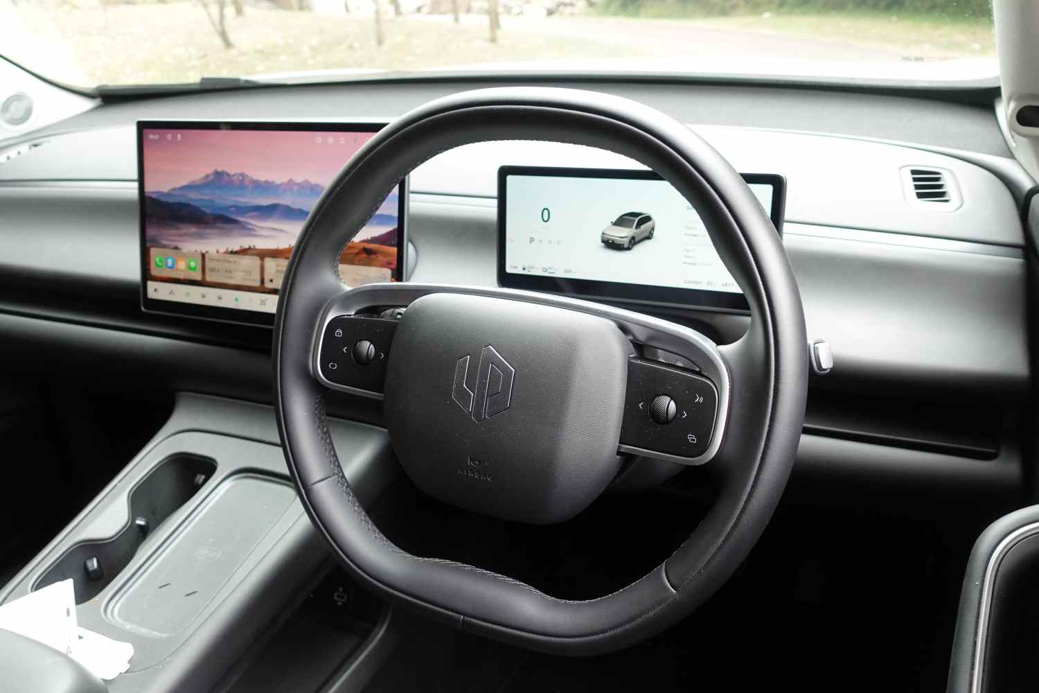 Leapmotor C10 REEV interior front 1