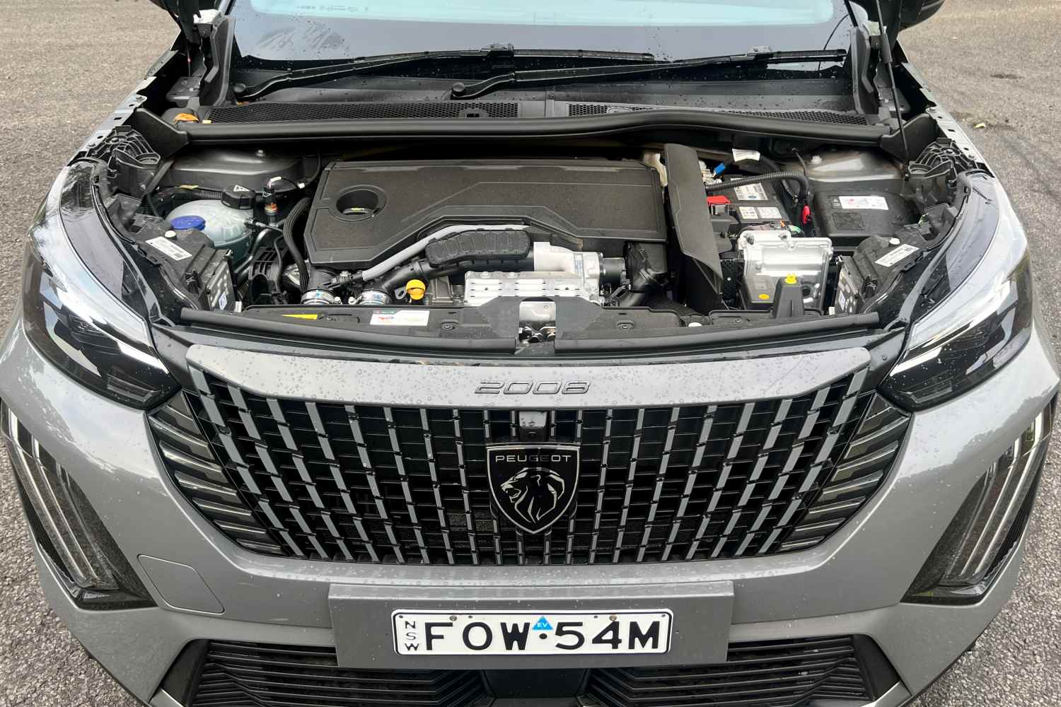 Peugeot 2008 GT Hybrid engine