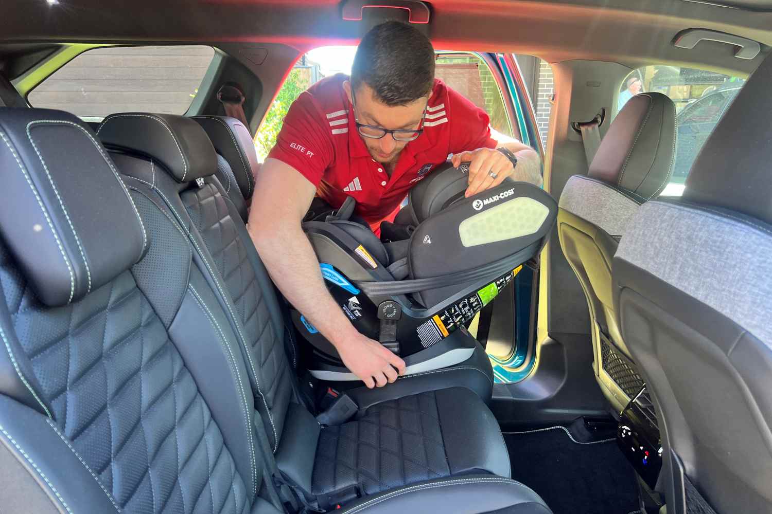 Peugeot 5008 GT Premium Hybrid baby seat 3