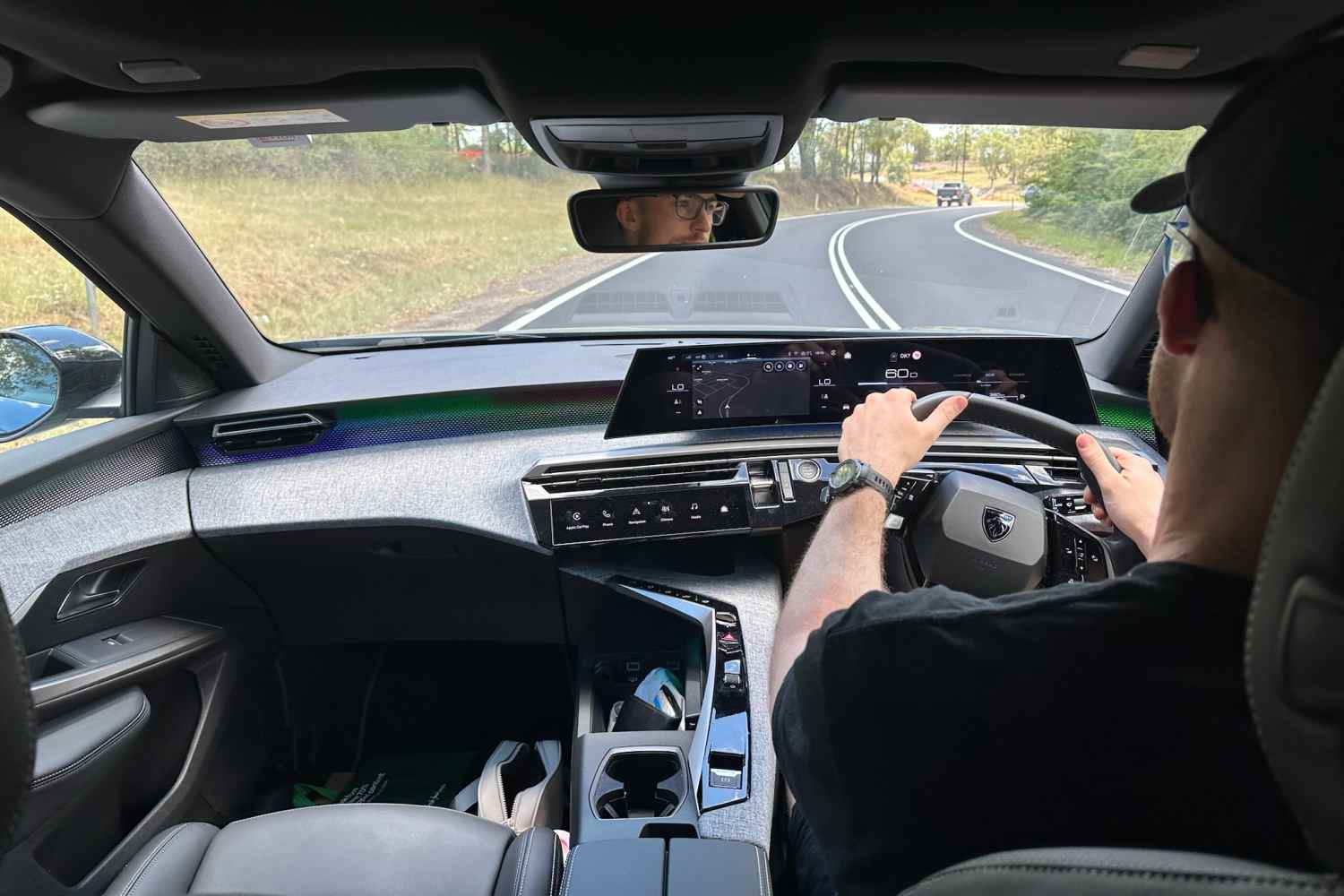 Peugeot 5008 GT Premium Hybrid driven with baby 1