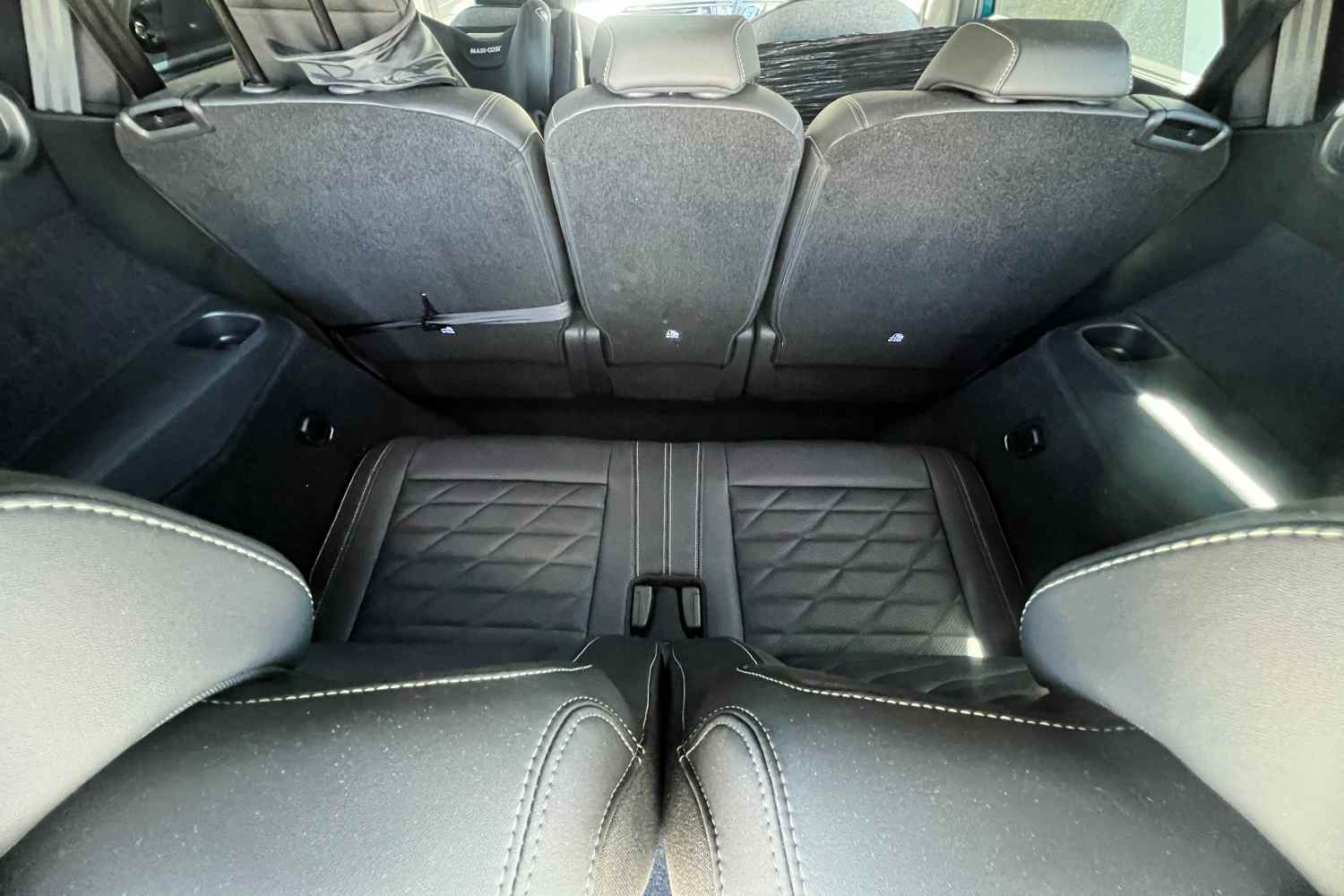 Peugeot 5008 GT Premium Hybrid thrid row seats 1