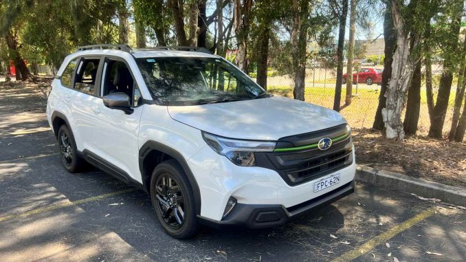 Subaru Forester Sport front quarter 1