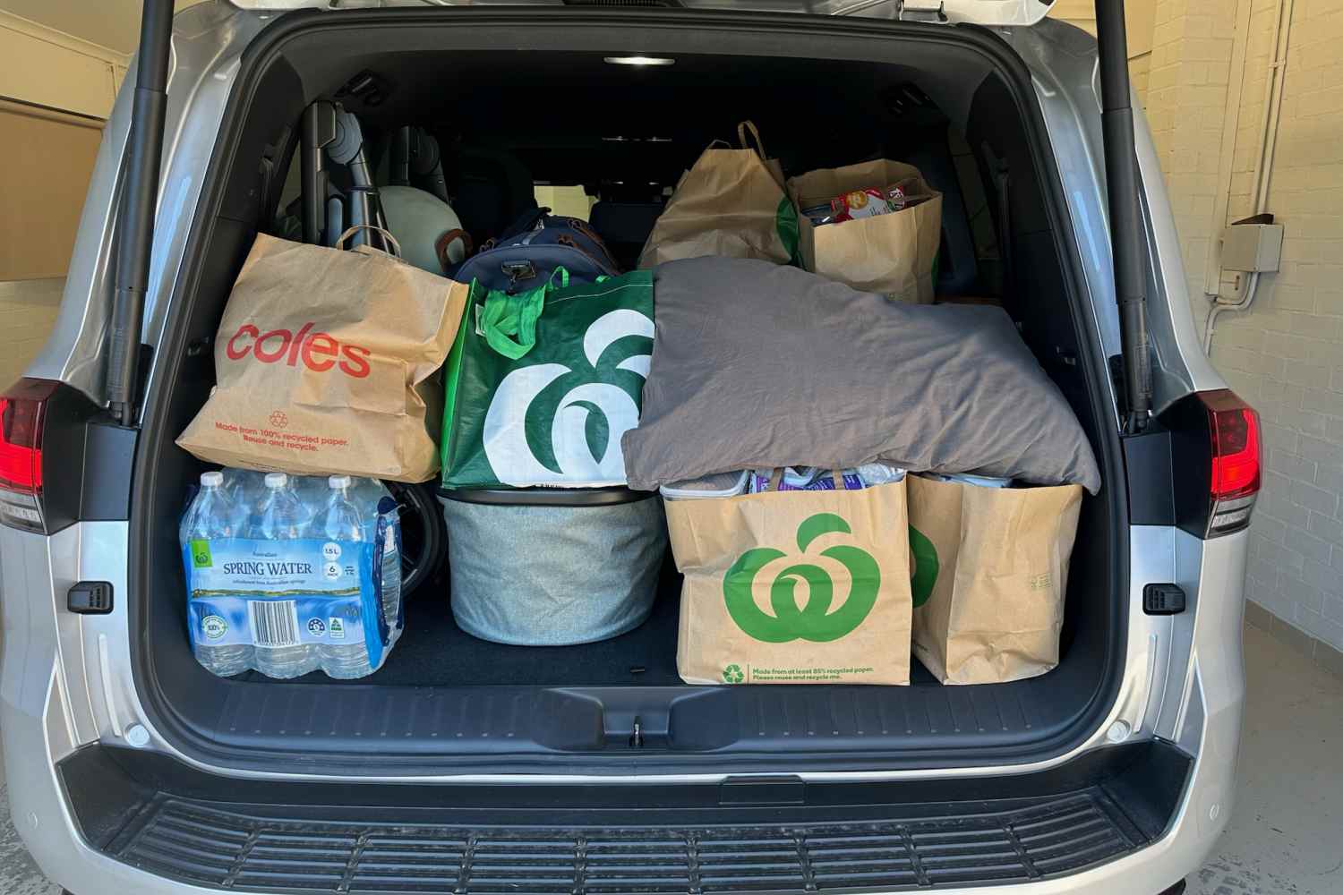 Toyota LandCruiser 300 Sahara boot 1