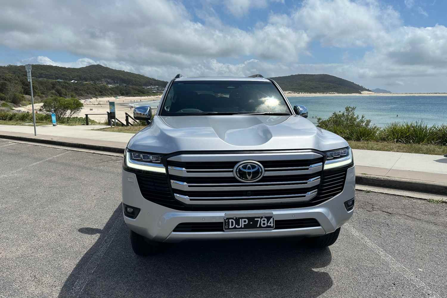 Toyota LandCruiser 300 Sahara front 1