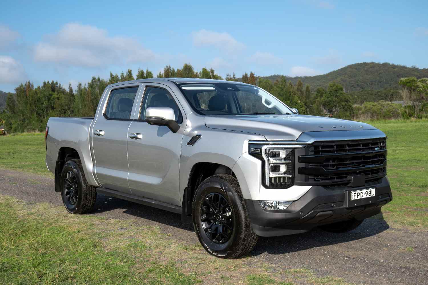 FOTON Tunland V7 C 4X2 front quarter 1