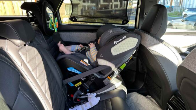 Peugeot 5008 GT Premium Hybrid baby seat 5