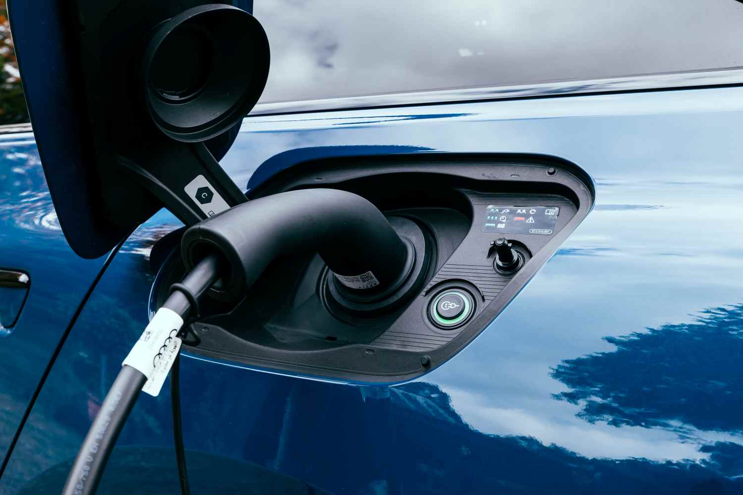 Audi A5 e-hybrid charging 1