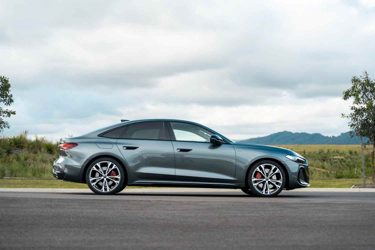 Audi A5 e-hybrid profile 1