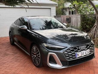 Audi S5 Sedan quattro TFSI front quarter 2