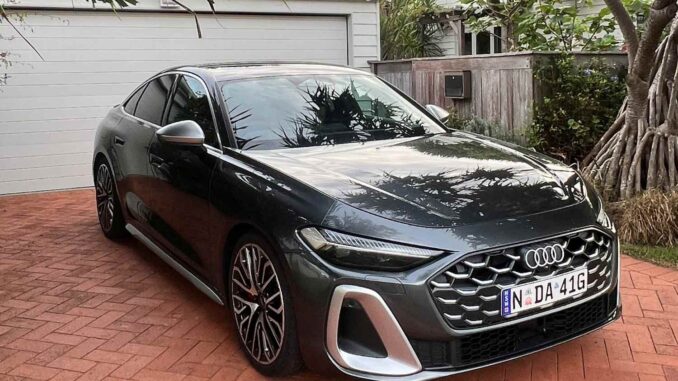 Audi S5 Sedan quattro TFSI front quarter 2