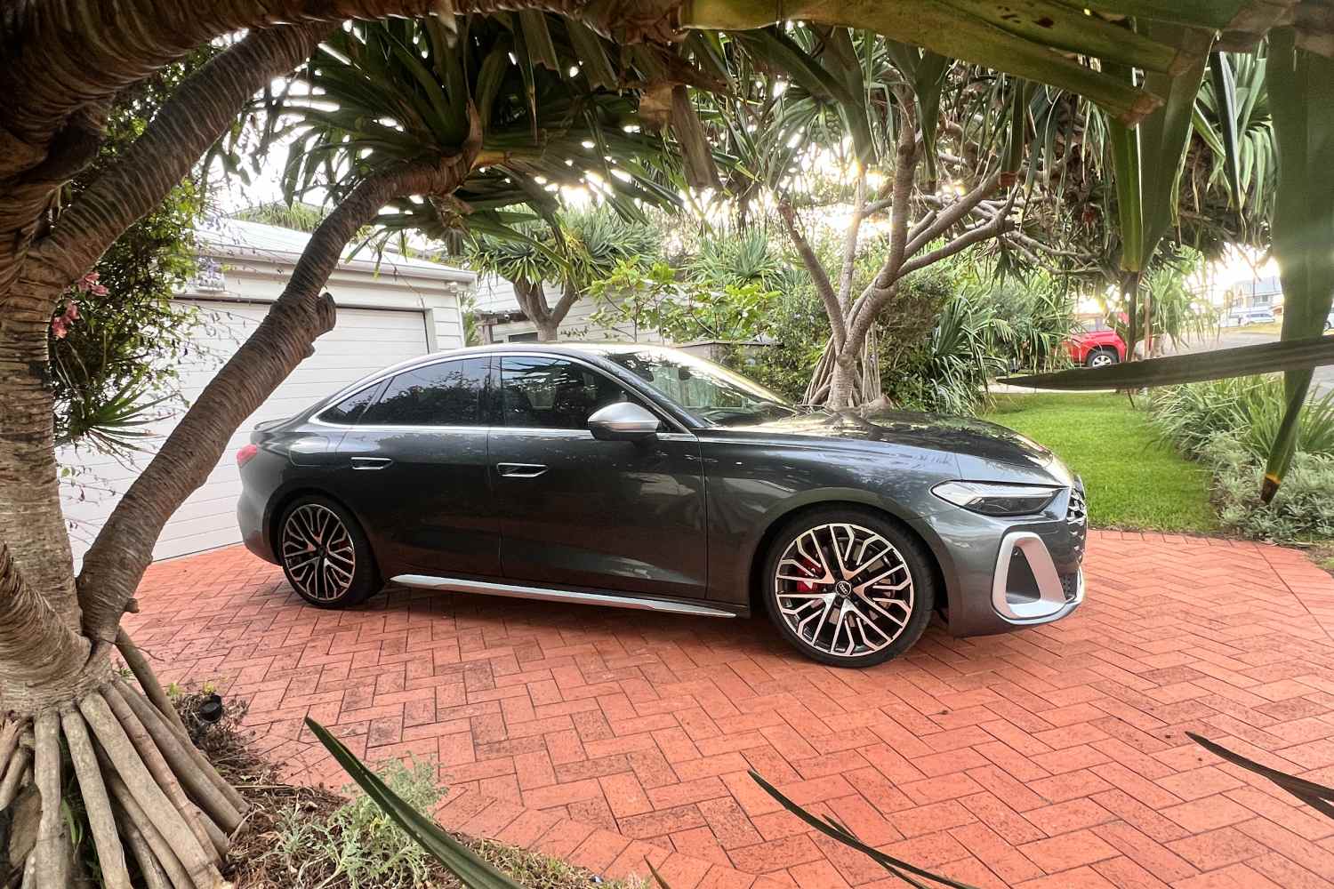 Audi S5 Sedan quattro TFSI profile 2