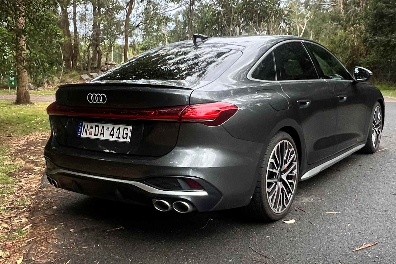 Audi S5 Sedan quattro TFSI rear quarter 1