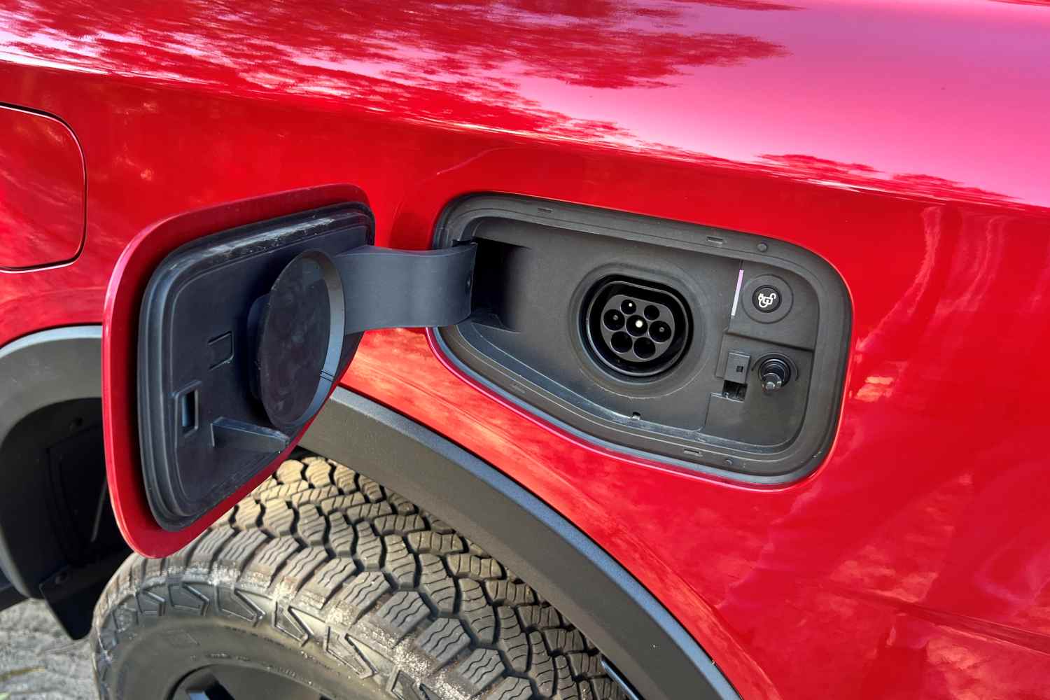 Ford Ranger Sport PHEV charging port 1