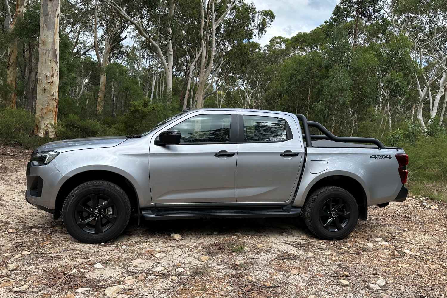 Isuzu D-Max X-Rider profile 1