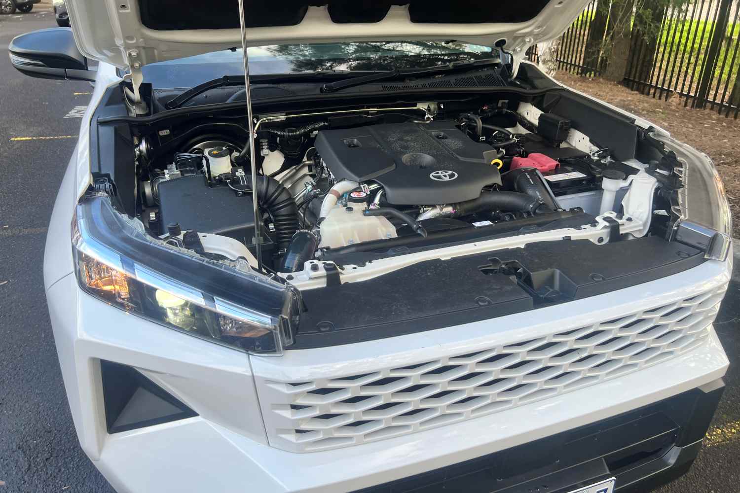 Toyota HiLux Workmate pickup engine 1