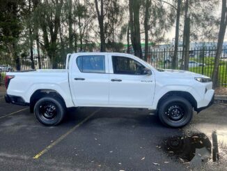 Toyota HiLux Workmate pickup profile 1