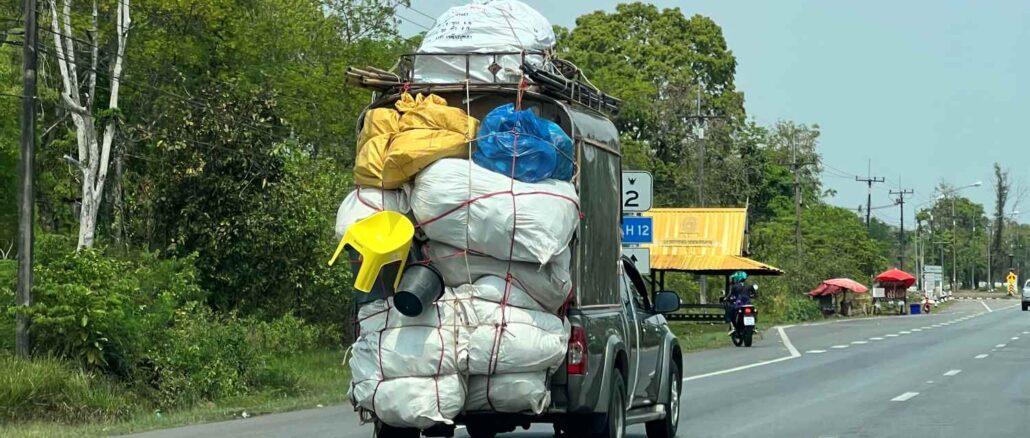 Ute overloaded in thailand 1